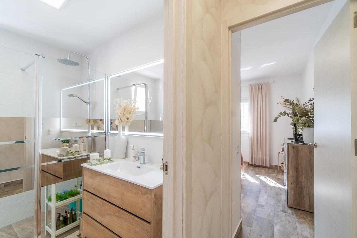 For sale - 4 Bedroom 3 Bathroom Villa in Villamartin - Las filipinas  - Alicante