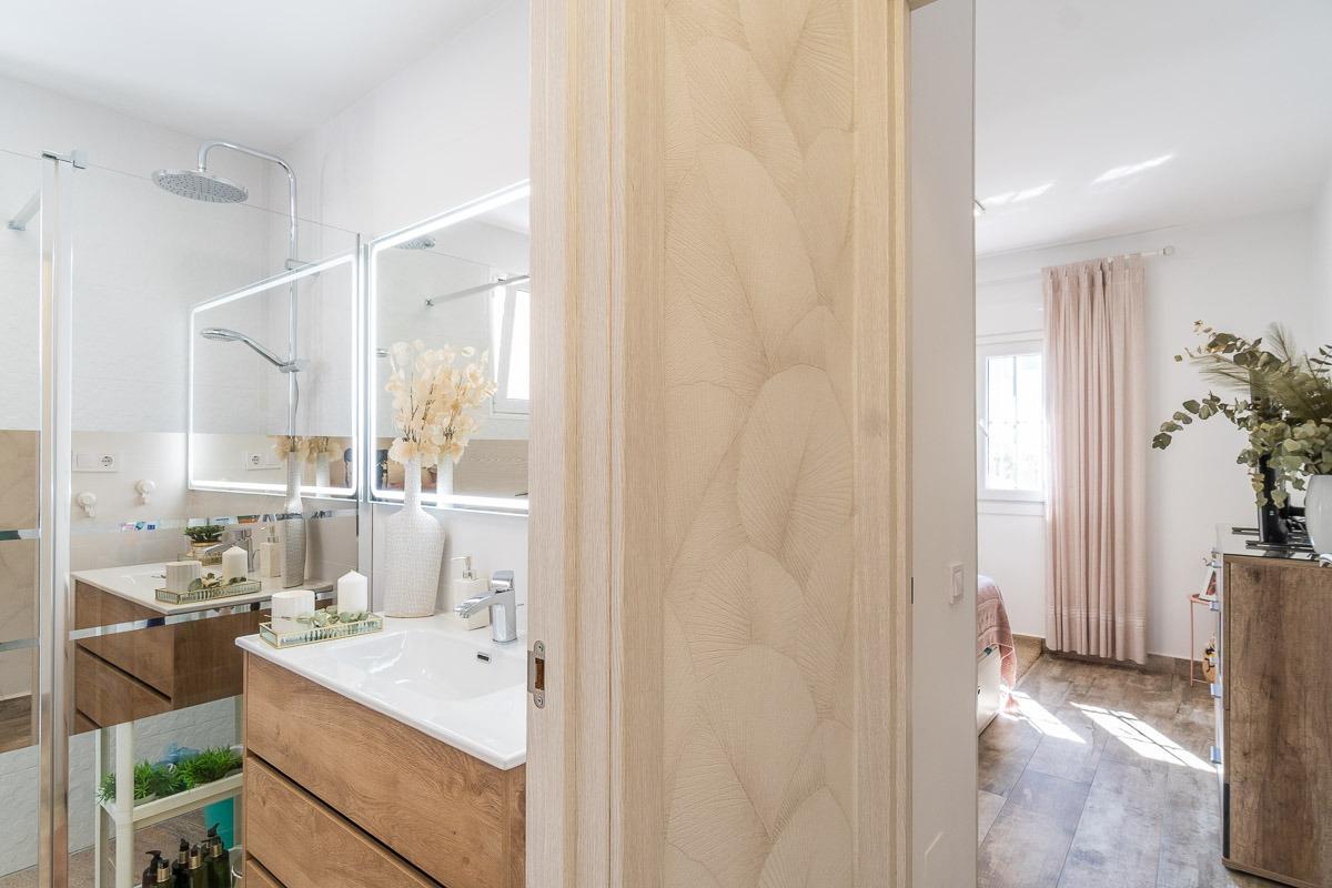 For sale - 4 Bedroom 3 Bathroom Villa in Villamartin - Las filipinas  - Alicante