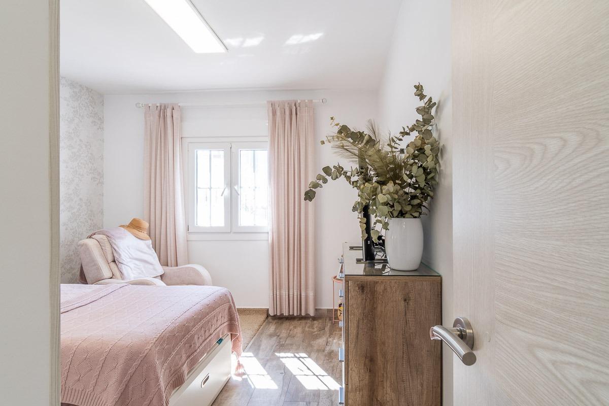 For sale - 4 Bedroom 3 Bathroom Villa in Villamartin - Las filipinas  - Alicante