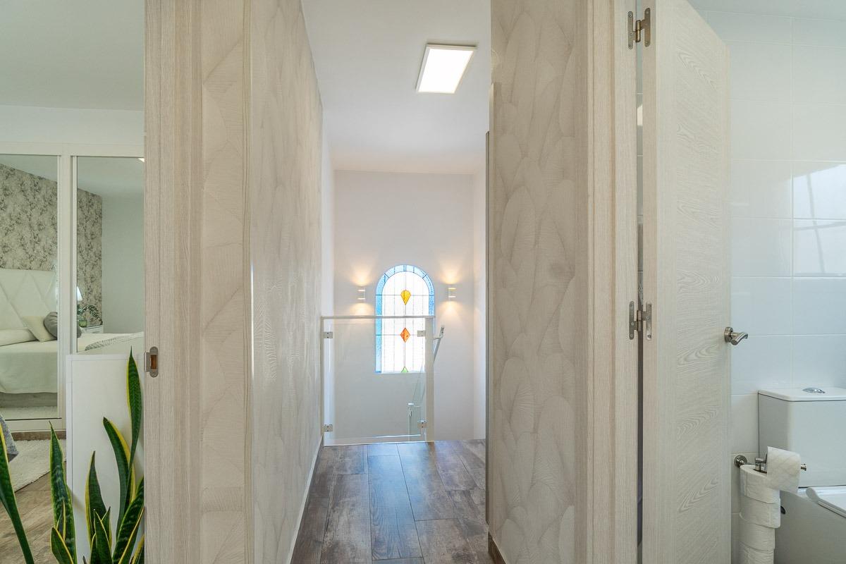 For sale - 4 Bedroom 3 Bathroom Villa in Villamartin - Las filipinas  - Alicante