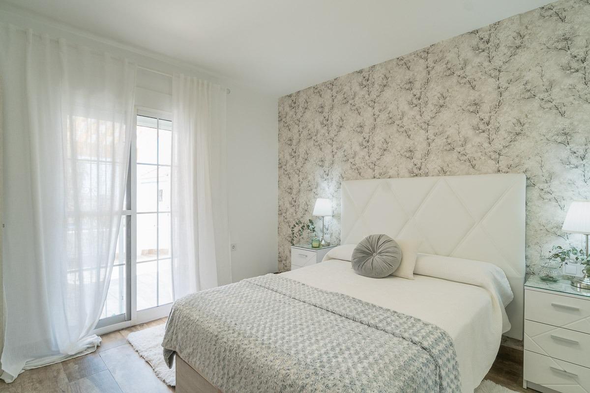 For sale - 4 Bedroom 3 Bathroom Villa in Villamartin - Las filipinas  - Alicante