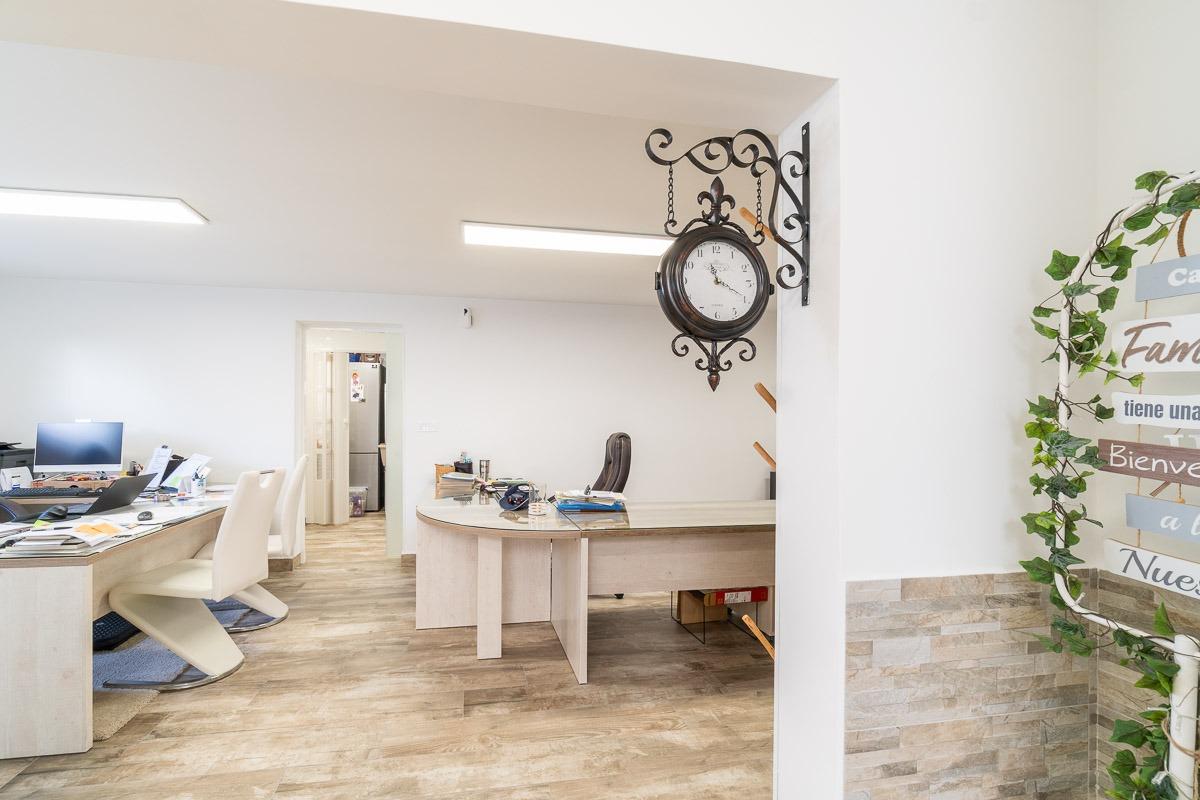 For sale - 4 Bedroom 3 Bathroom Villa in Villamartin - Las filipinas  - Alicante