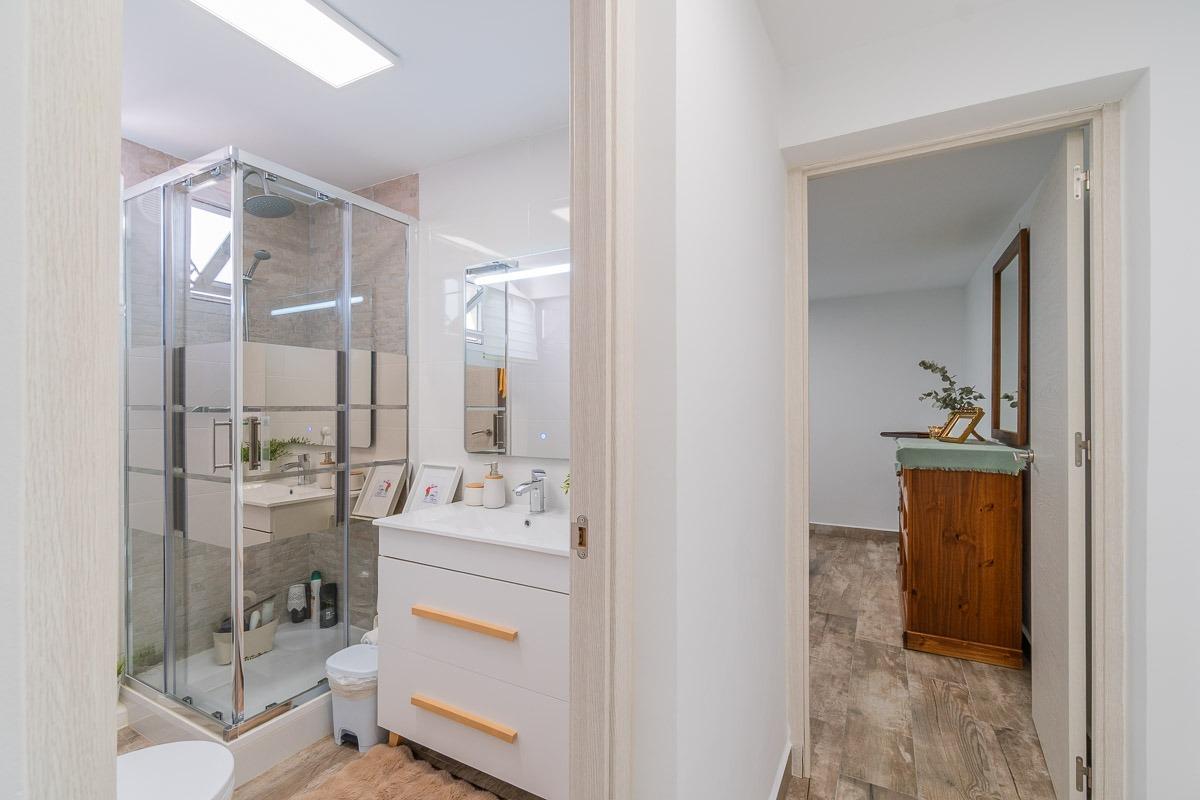 For sale - 4 Bedroom 3 Bathroom Villa in Villamartin - Las filipinas  - Alicante