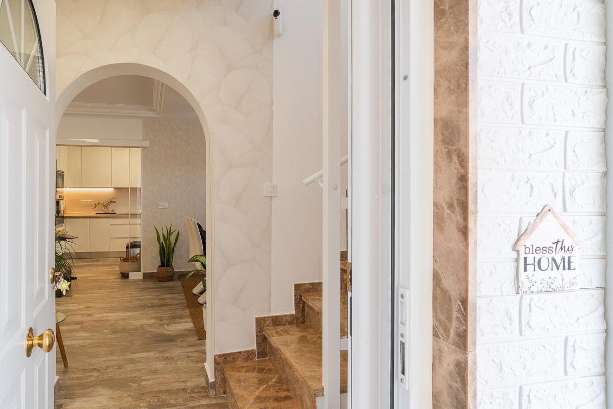 For sale - 4 Bedroom 3 Bathroom Villa in Villamartin - Las filipinas  - Alicante