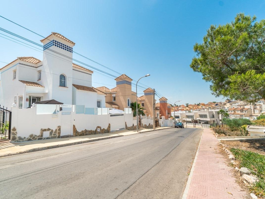 4 Bedroom 3 Bathroom Villa in San Miguel de Salinas