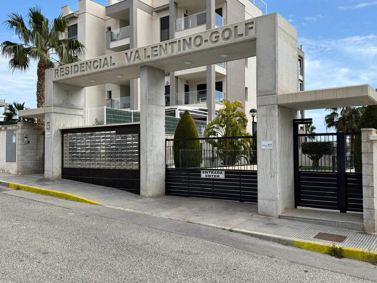 For sale - 2 Bedroom 2 Bathroom Apartment in Villamartin - Costa Blanca  - Alicante