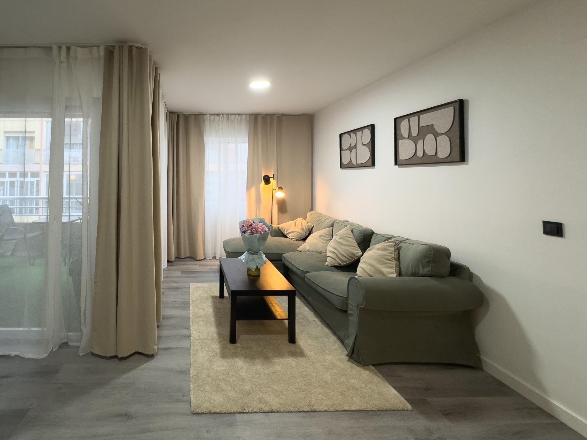For sale - 2 Bedroom 1 Bathroom Apartment in Torrevieja - Curva Del Palangre  - Alicante