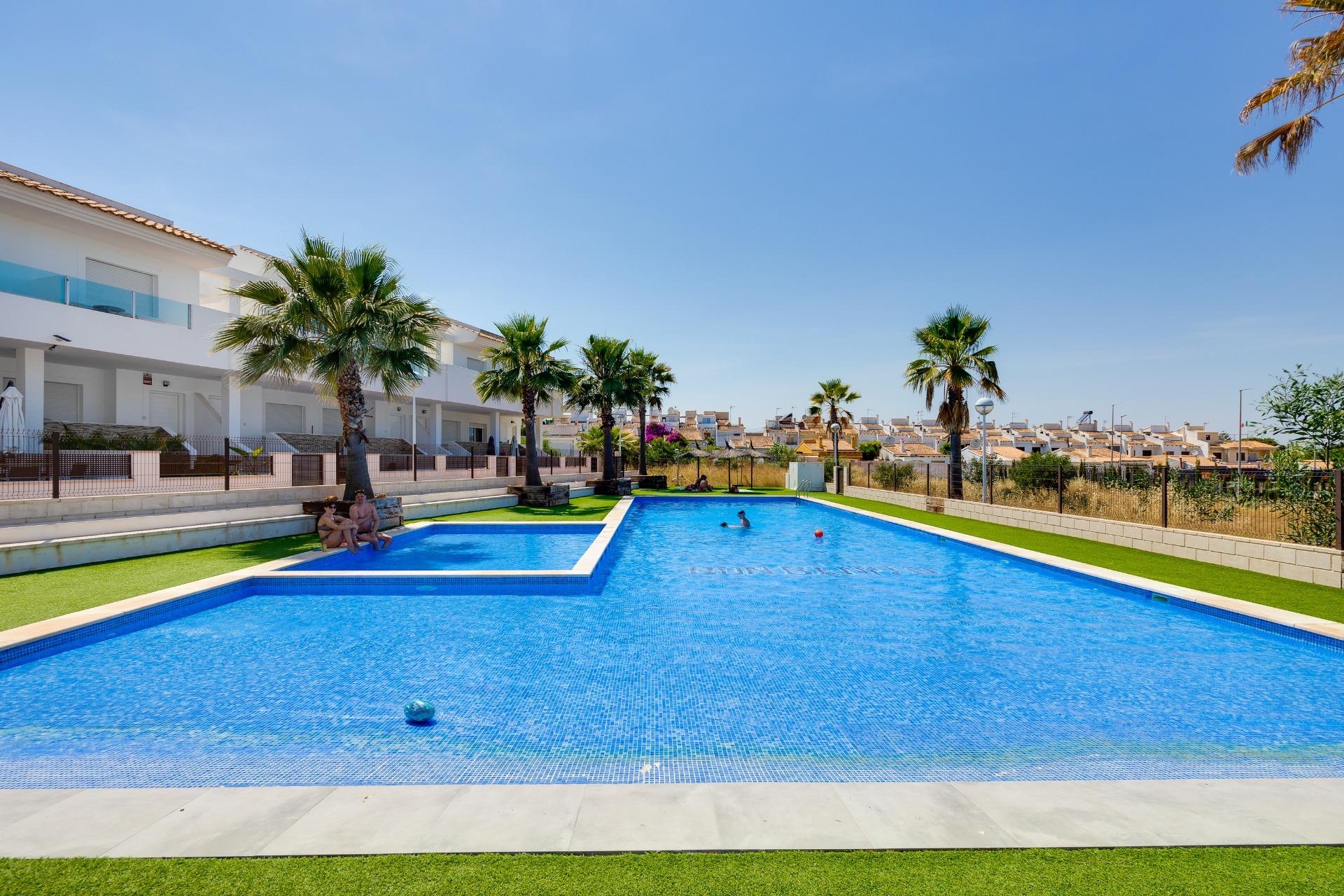 For sale - 3 Bedroom 3 Bathroom Town House in Torrevieja - Los Balcones  - Alicante