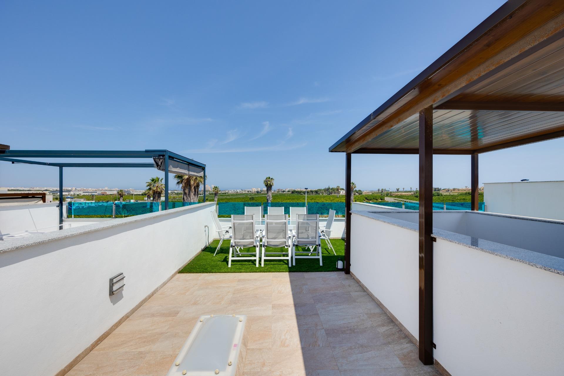 For sale - 3 Bedroom 3 Bathroom Town House in Torrevieja - Los Balcones  - Alicante