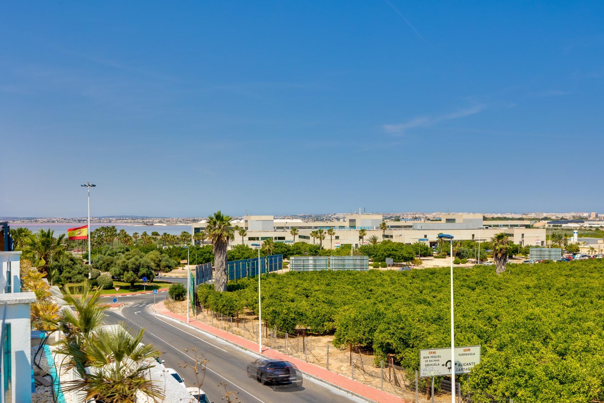 For sale - 3 Bedroom 3 Bathroom Town House in Torrevieja - Los Balcones  - Alicante