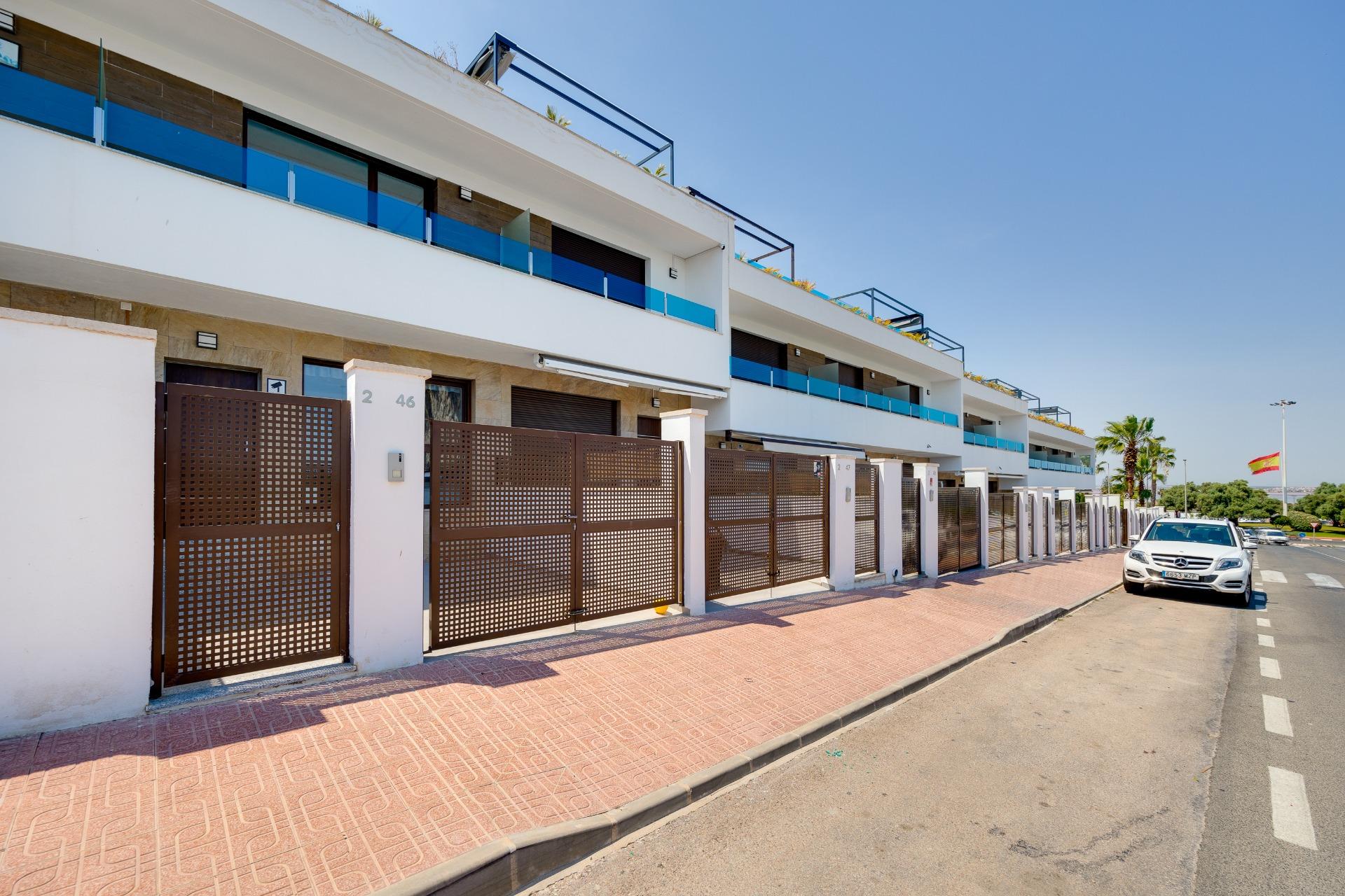 For sale - 3 Bedroom 3 Bathroom Town House in Torrevieja - Los Balcones  - Alicante