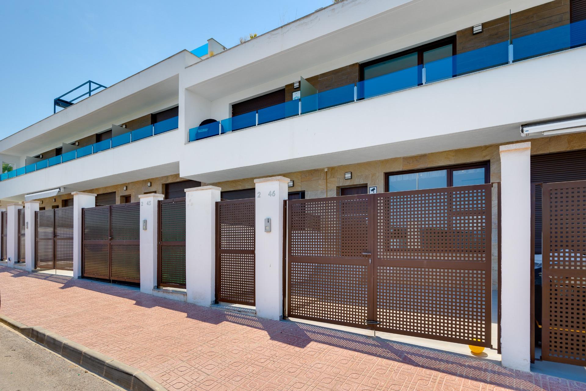 For sale - 3 Bedroom 3 Bathroom Town House in Torrevieja - Los Balcones  - Alicante