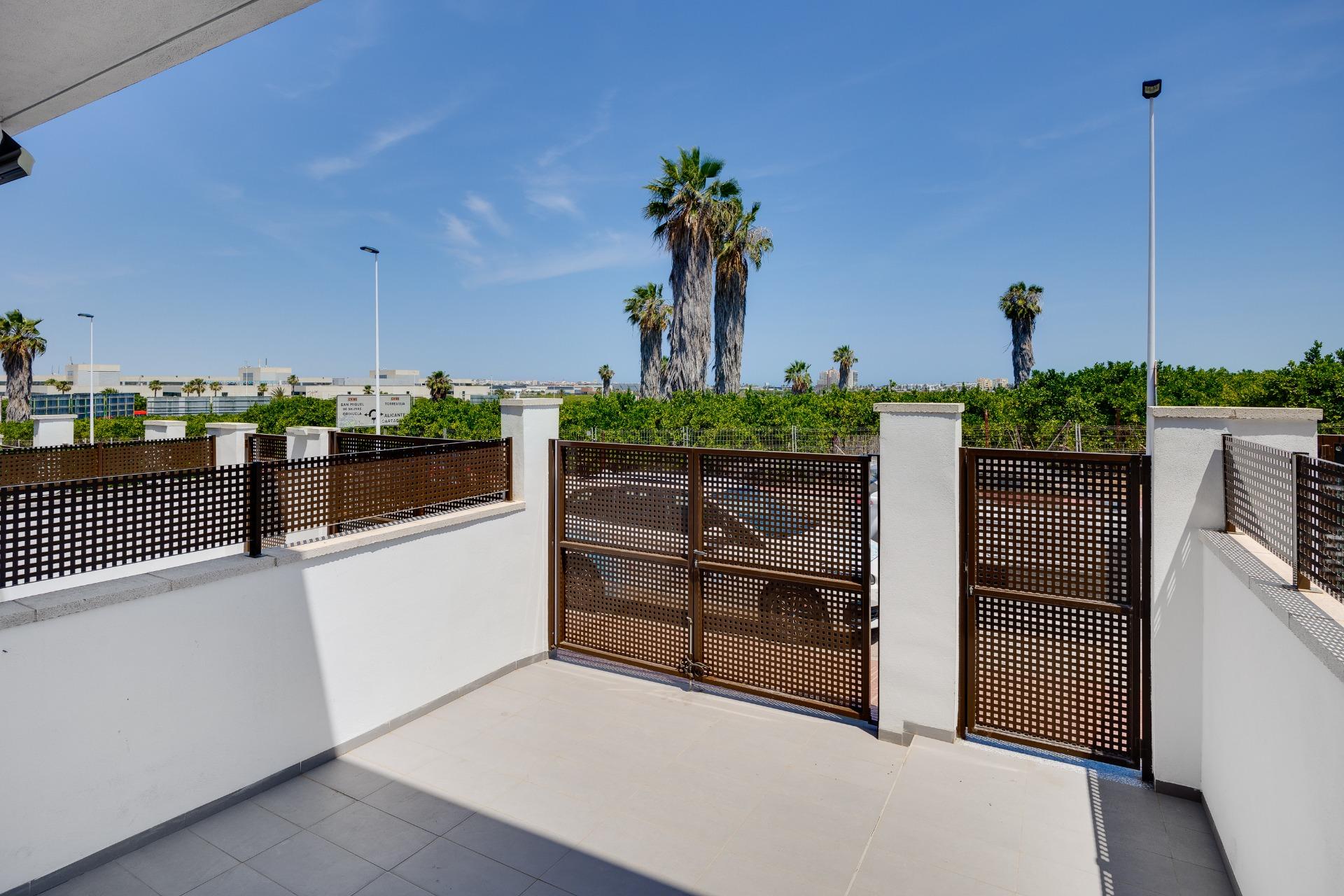 For sale - 3 Bedroom 3 Bathroom Town House in Torrevieja - Los Balcones  - Alicante