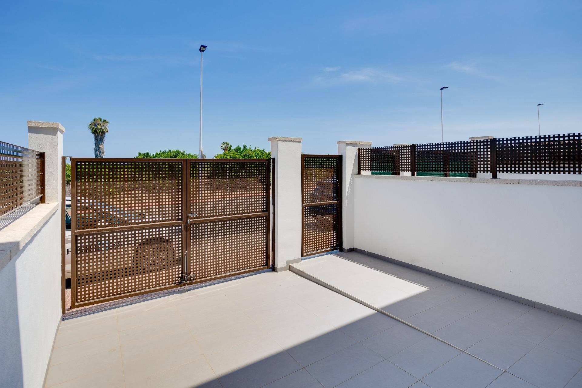 For sale - 3 Bedroom 3 Bathroom Town House in Torrevieja - Los Balcones  - Alicante