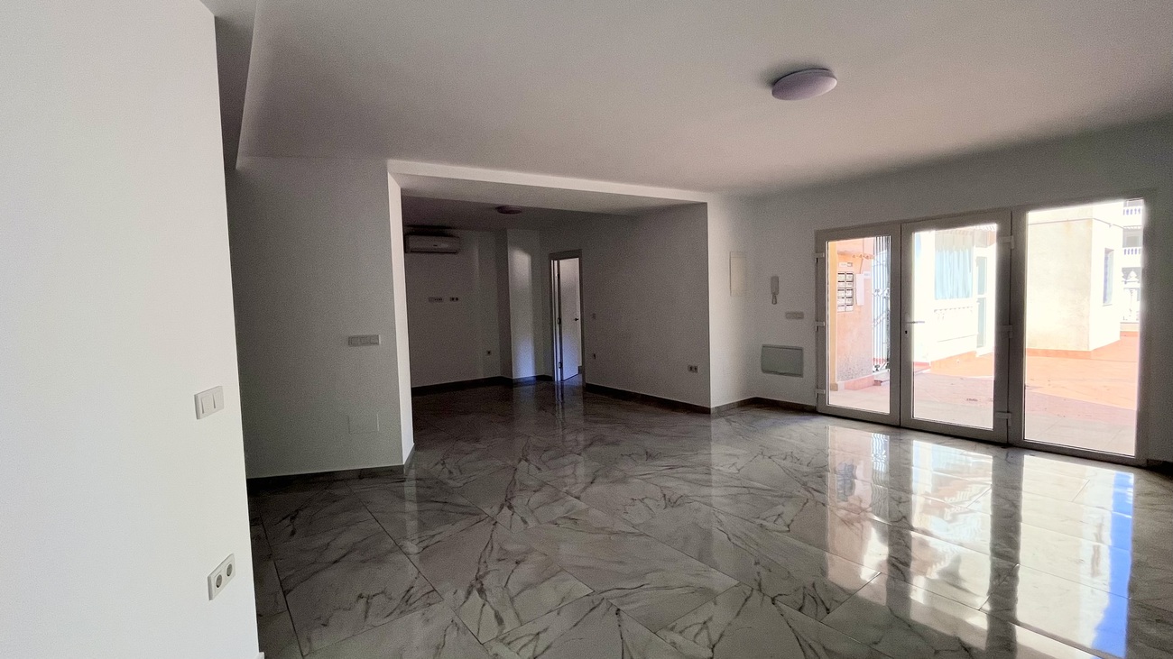 For sale - 2 Bedroom 2 Bathroom Bungalow in Torrevieja -  - Alicante