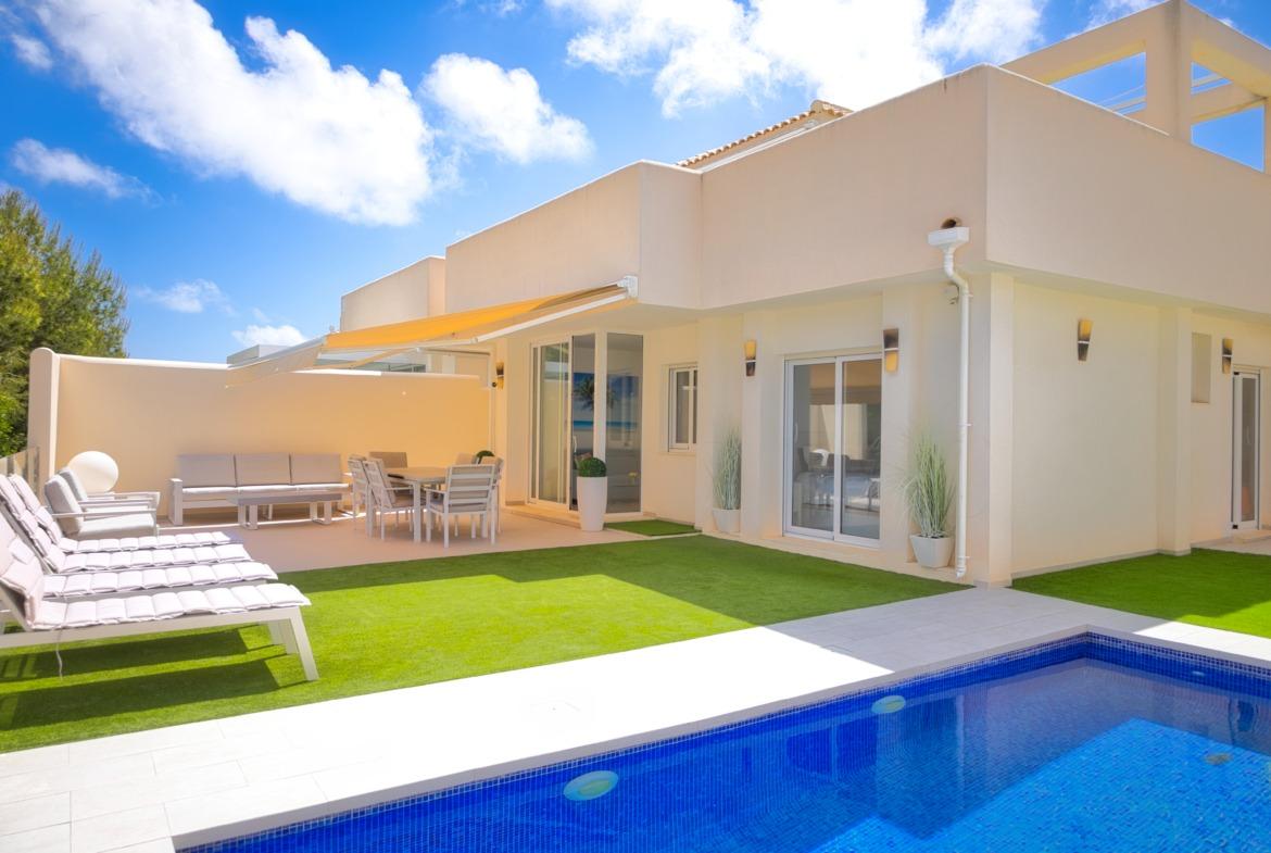 For sale - 4 Bedroom 3 Bathroom Town House in Orihuela Costa - Lomas De Don Juan  - Alicante