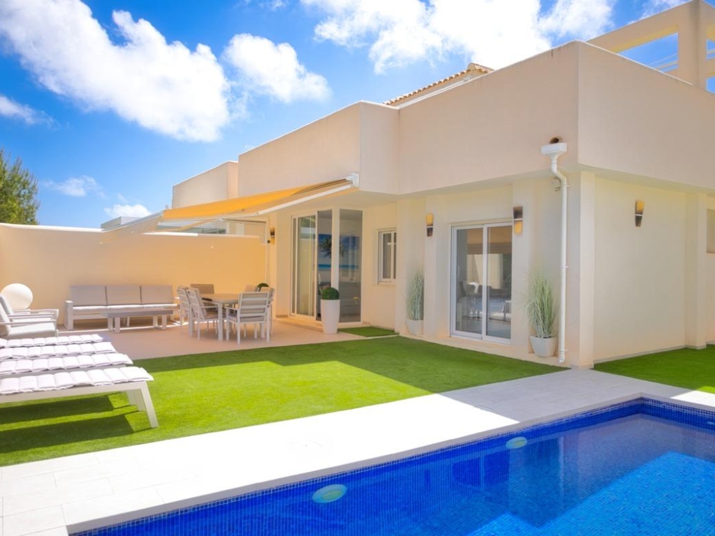 4 Bedroom 3 Bathroom Town House in Orihuela Costa