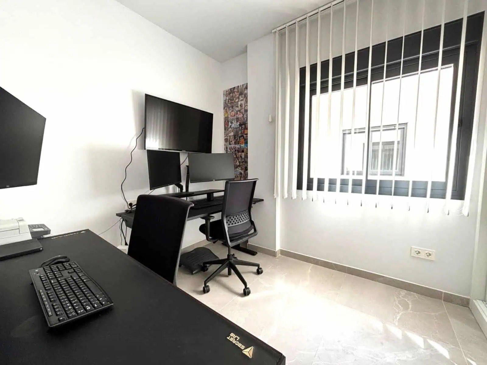 For sale - 3 Bedroom 2 Bathroom Penthouse in Torrevieja - Las Piscinas Naturales  - Alicante