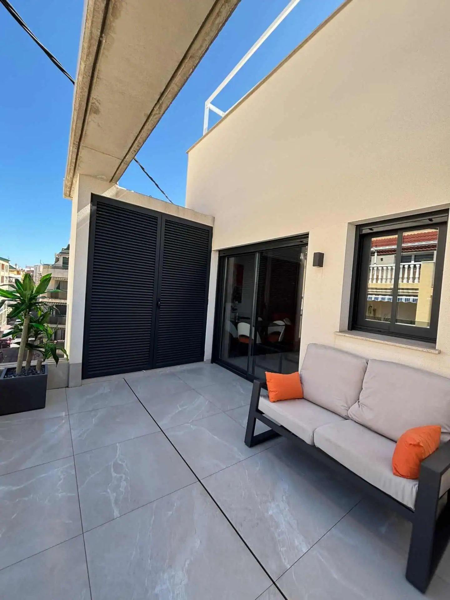 For sale - 3 Bedroom 2 Bathroom Penthouse in Torrevieja - Las Piscinas Naturales  - Alicante