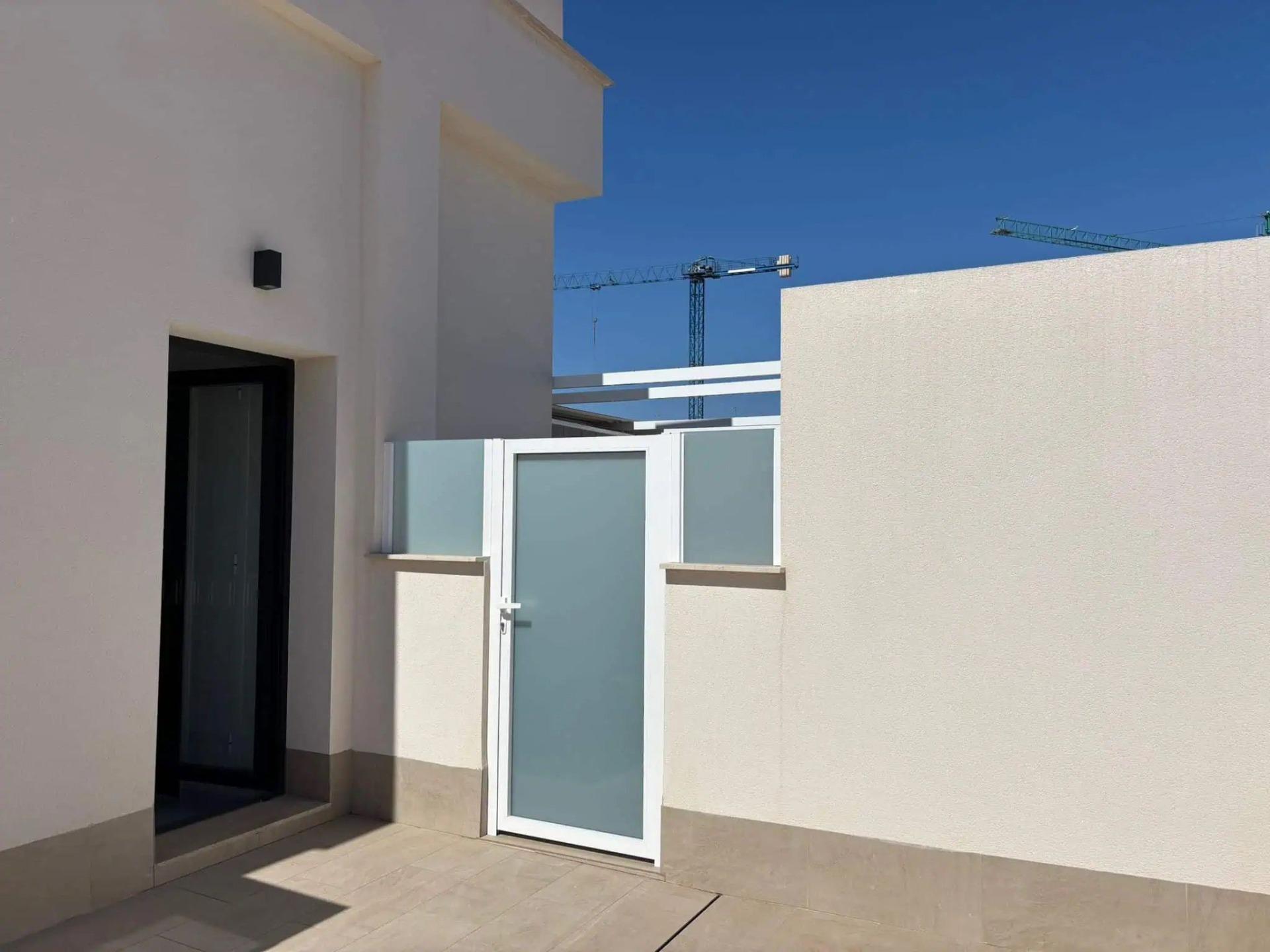 For sale - 3 Bedroom 2 Bathroom Penthouse in Torrevieja - Las Piscinas Naturales  - Alicante