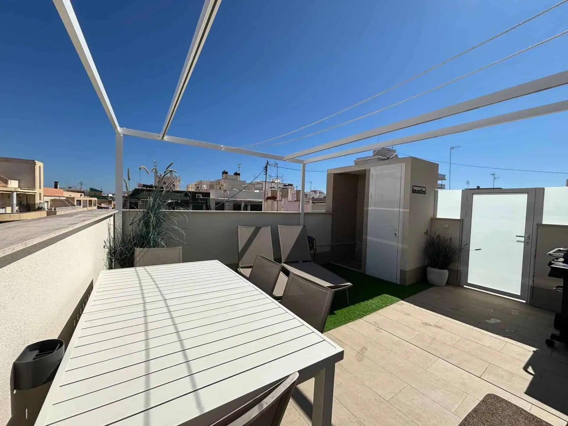 For sale - 3 Bedroom 2 Bathroom Penthouse in Torrevieja - Las Piscinas Naturales  - Alicante