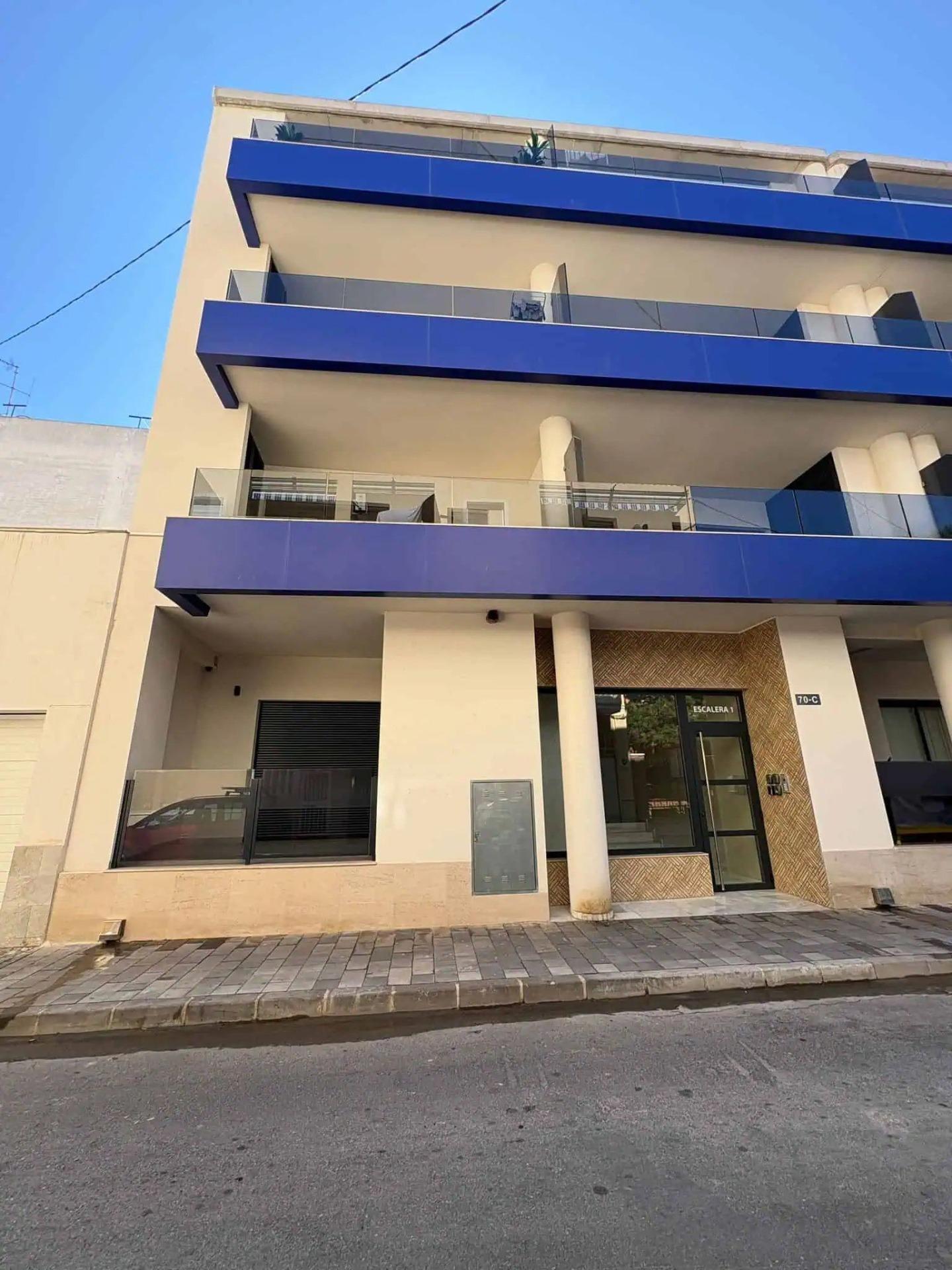 For sale - 3 Bedroom 2 Bathroom Penthouse in Torrevieja - Las Piscinas Naturales  - Alicante
