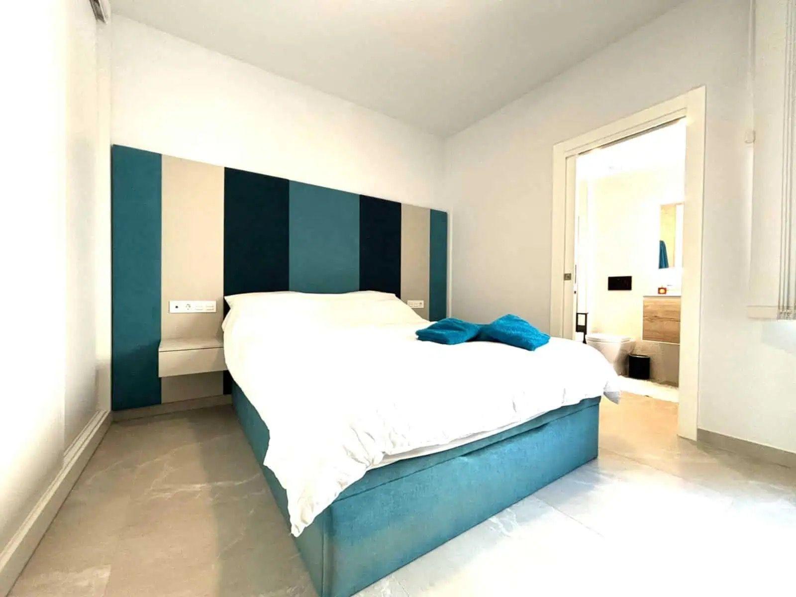For sale - 3 Bedroom 2 Bathroom Penthouse in Torrevieja - Las Piscinas Naturales  - Alicante