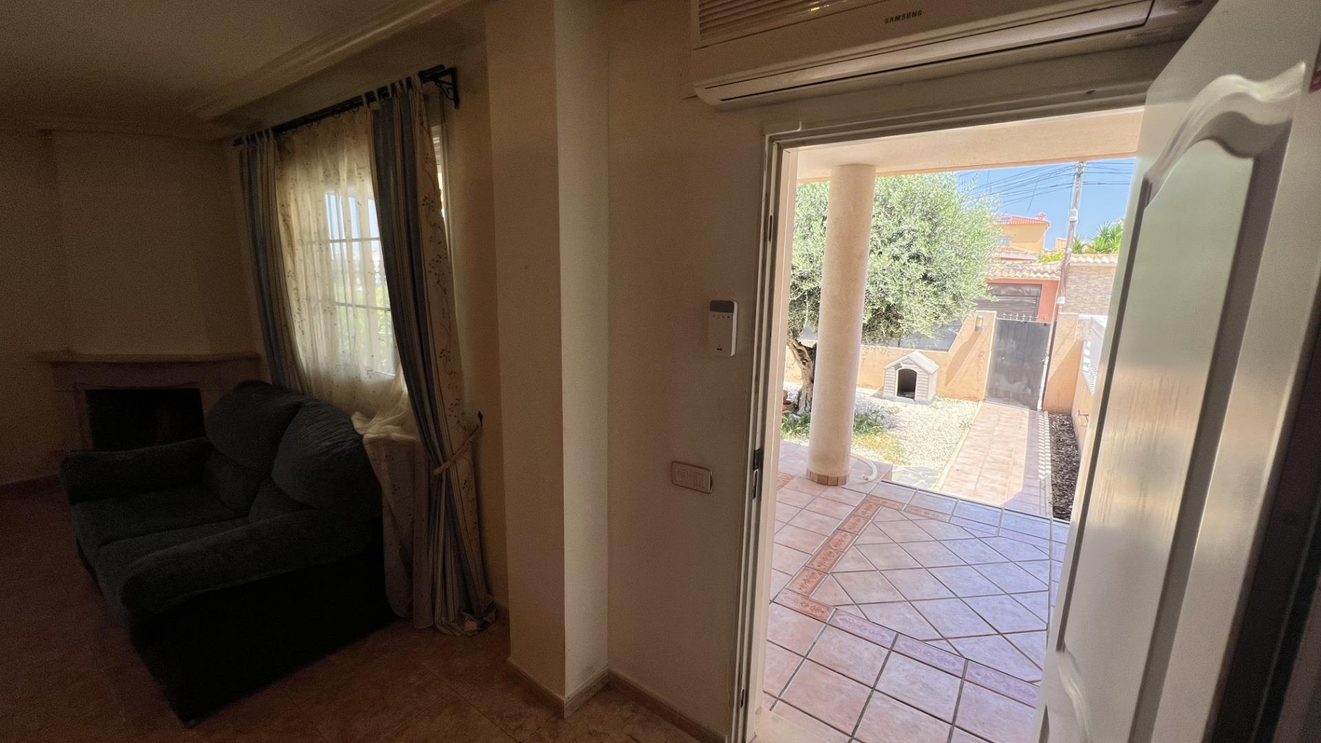 For sale - 4 Bedroom 2 Bathroom Semi Detached in Torrevieja - aguas nuevas  - Alicante