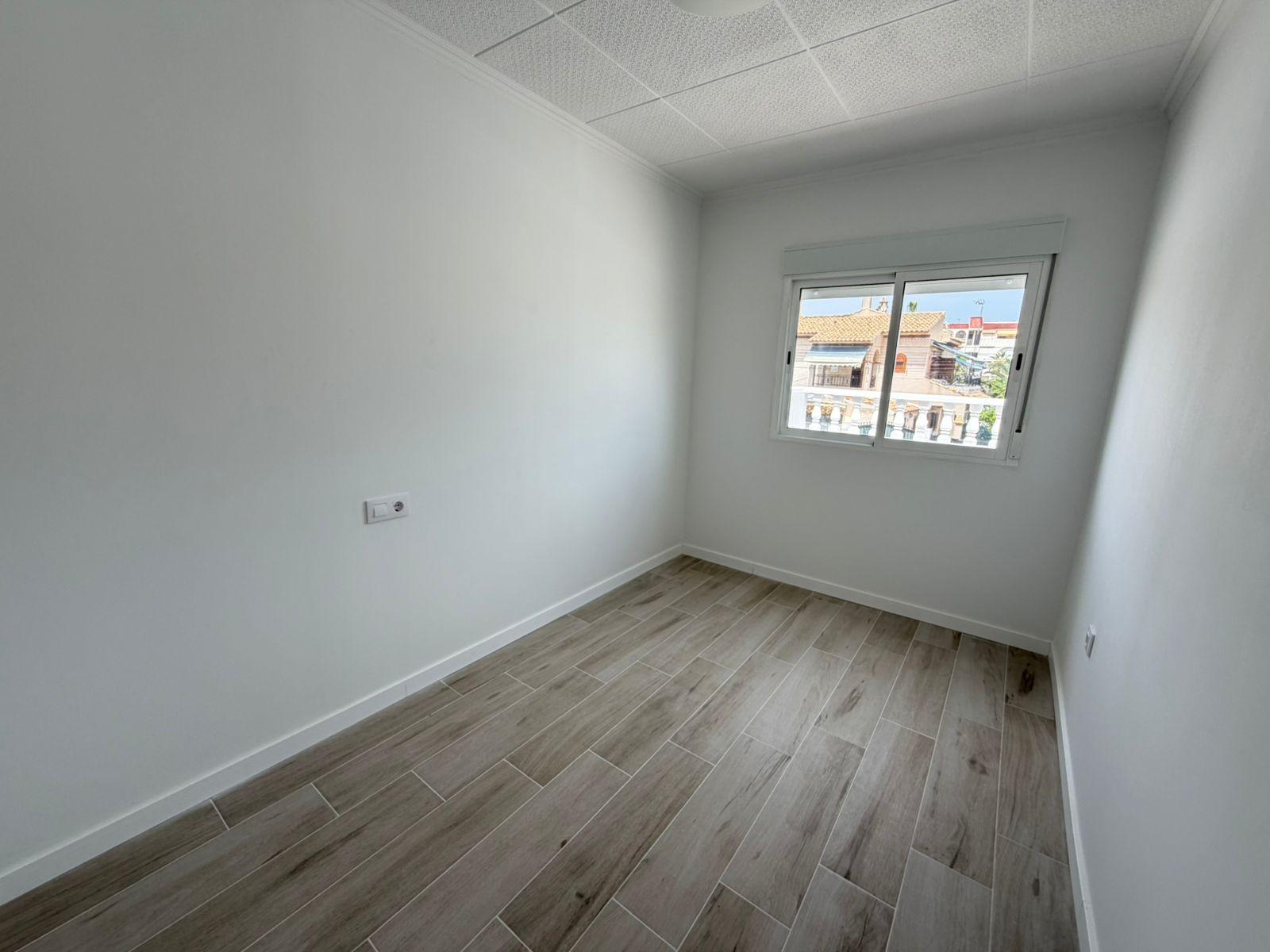 For sale - 2 Bedroom 2 Bathroom Town House in Torrevieja - Sector 25  - Alicante