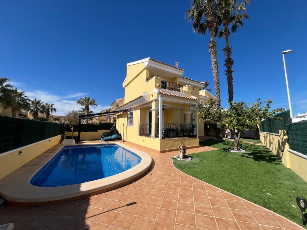 3 Bedroom 2 Bathroom Villa in Orihuela Costa