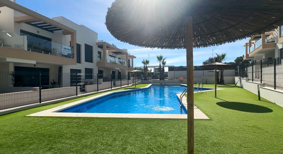 For sale - 2 Bedroom 2 Bathroom Apartment in Orihuela Costa - Costa Blanca  - Alicante