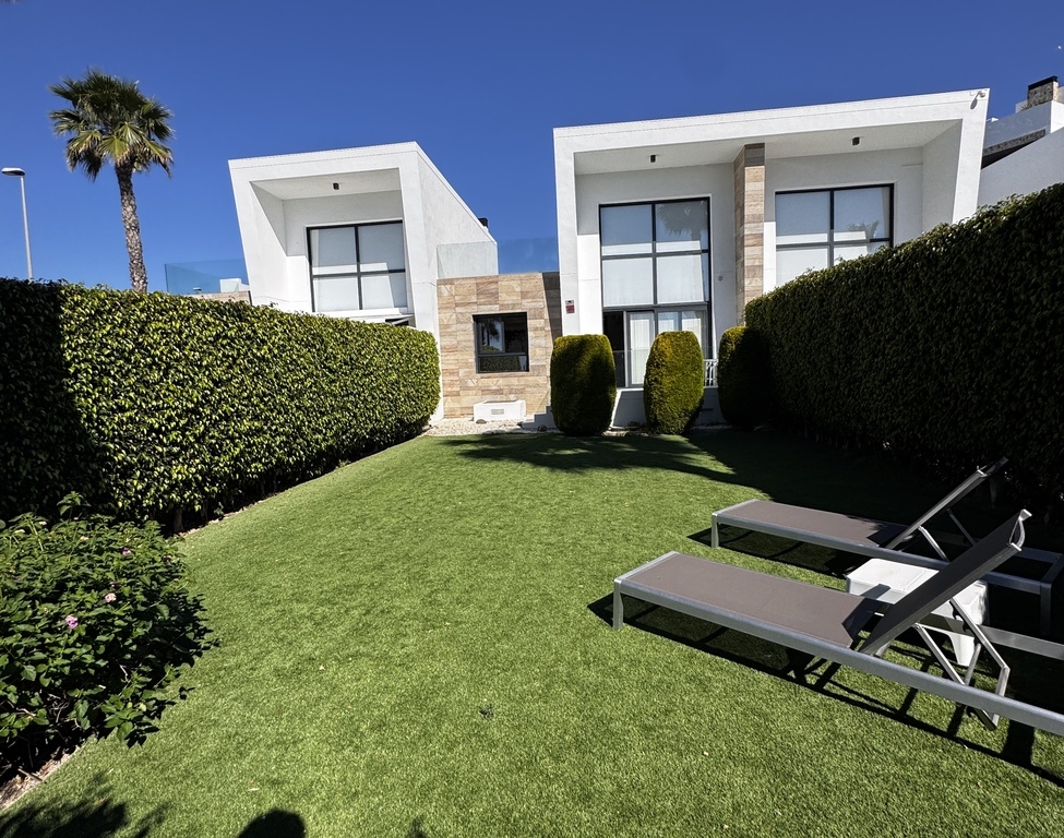 3 Bedroom 2 Bathroom Duplex in Orihuela Costa