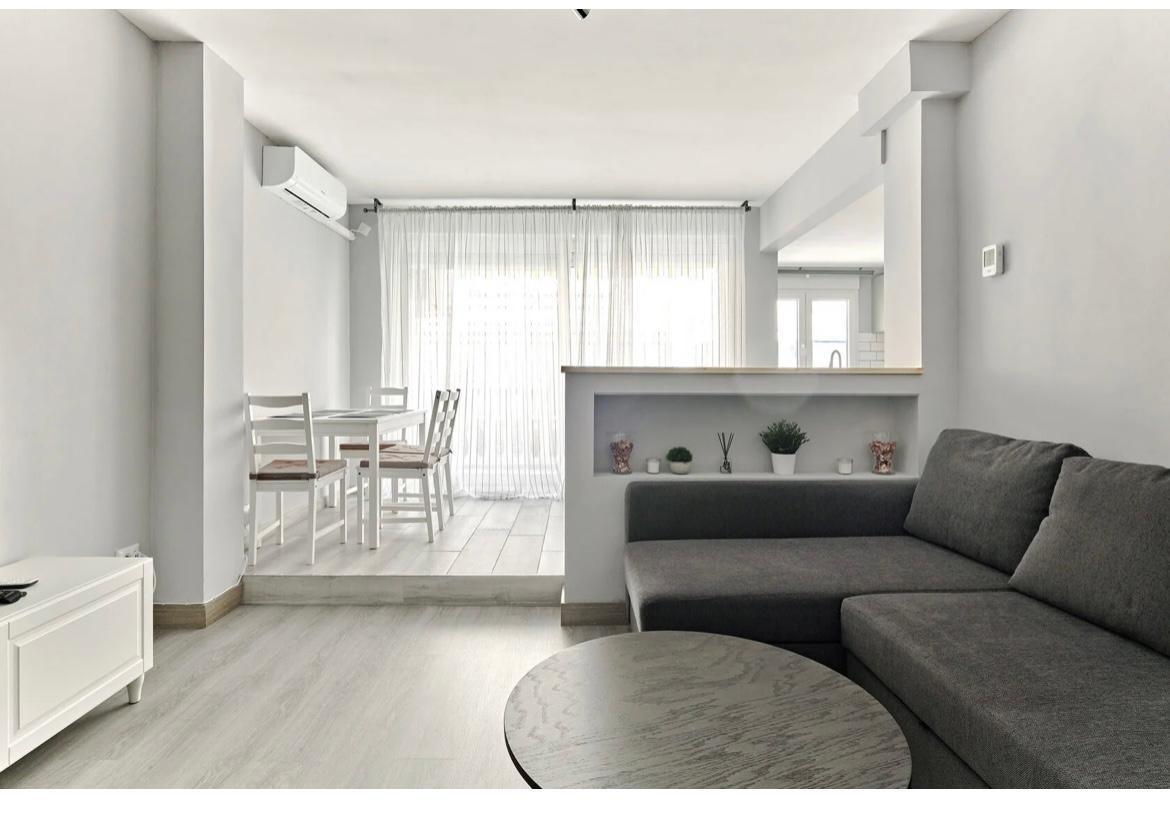 For sale - 2 Bedroom 2 Bathroom Apartment in Torrevieja - Centro  - Alicante