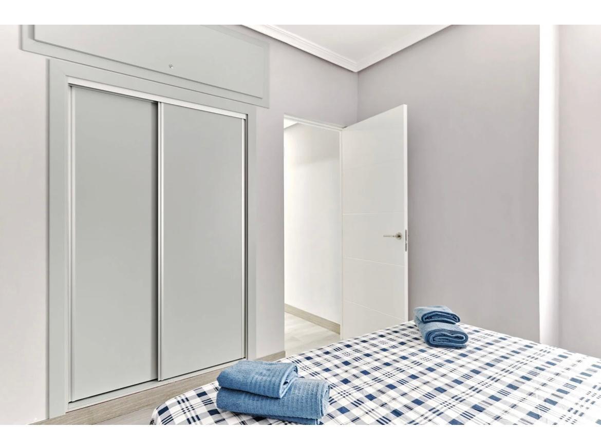 For sale - 2 Bedroom 2 Bathroom Apartment in Torrevieja - Centro  - Alicante