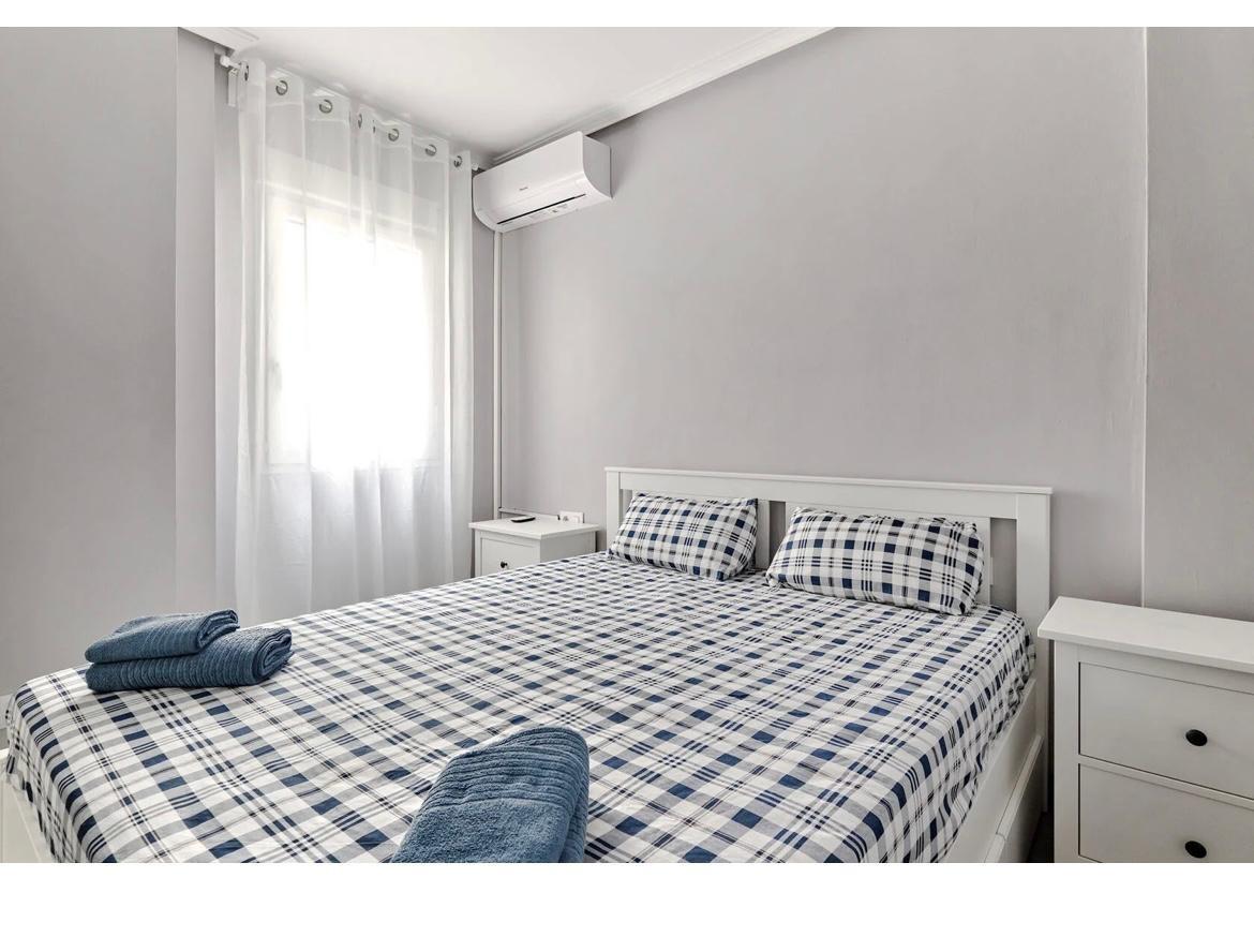 For sale - 2 Bedroom 2 Bathroom Apartment in Torrevieja - Centro  - Alicante
