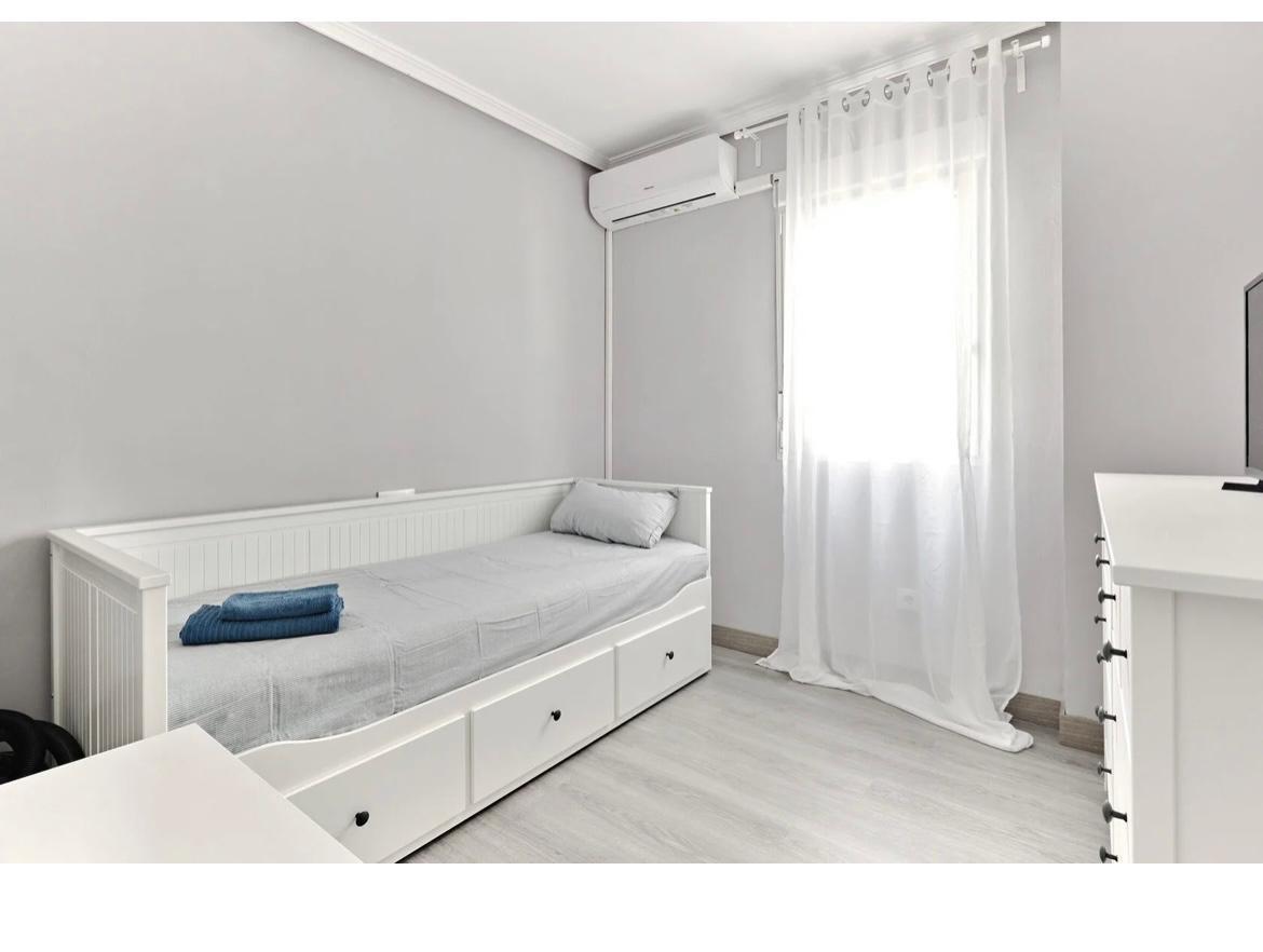 For sale - 2 Bedroom 2 Bathroom Apartment in Torrevieja - Centro  - Alicante