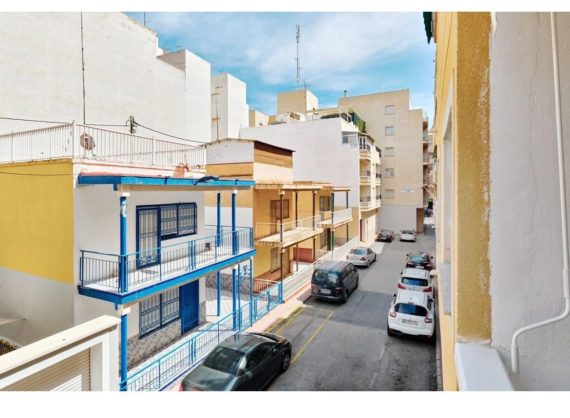For sale - 2 Bedroom 2 Bathroom Apartment in Torrevieja - Centro  - Alicante
