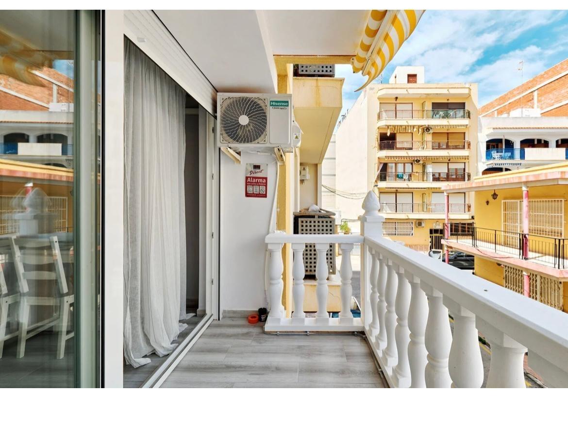 For sale - 2 Bedroom 2 Bathroom Apartment in Torrevieja - Centro  - Alicante