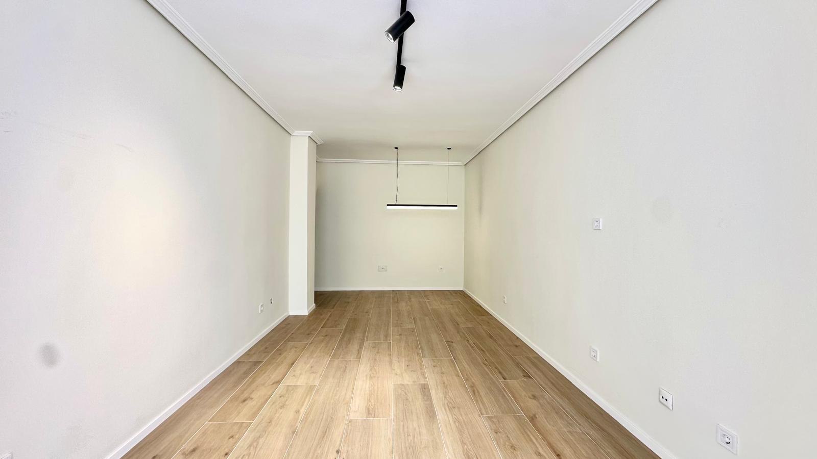 For sale - 3 Bedroom 2 Bathroom Apartment in Torrevieja - Centro  - Alicante