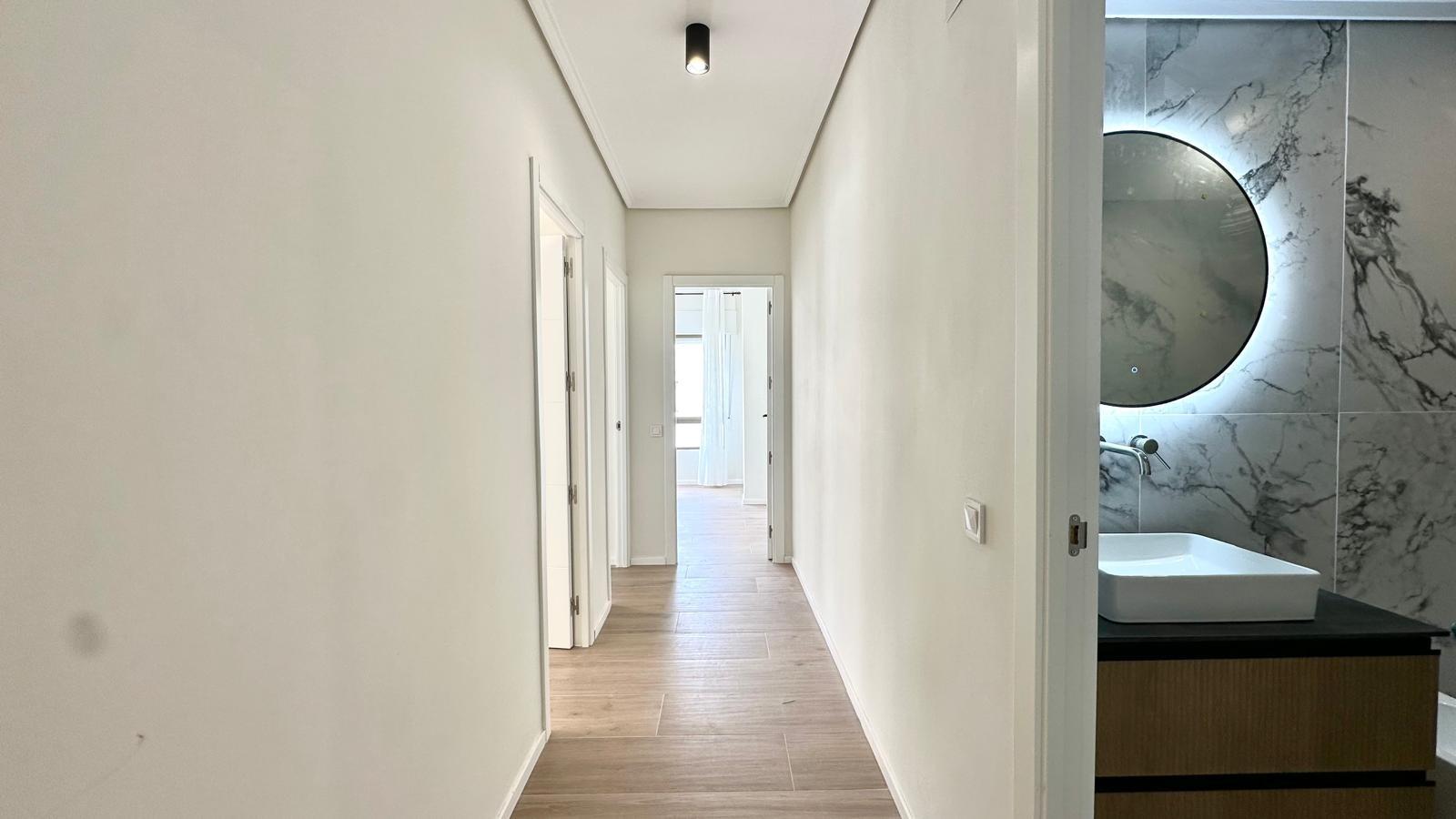 For sale - 3 Bedroom 2 Bathroom Apartment in Torrevieja - Centro  - Alicante