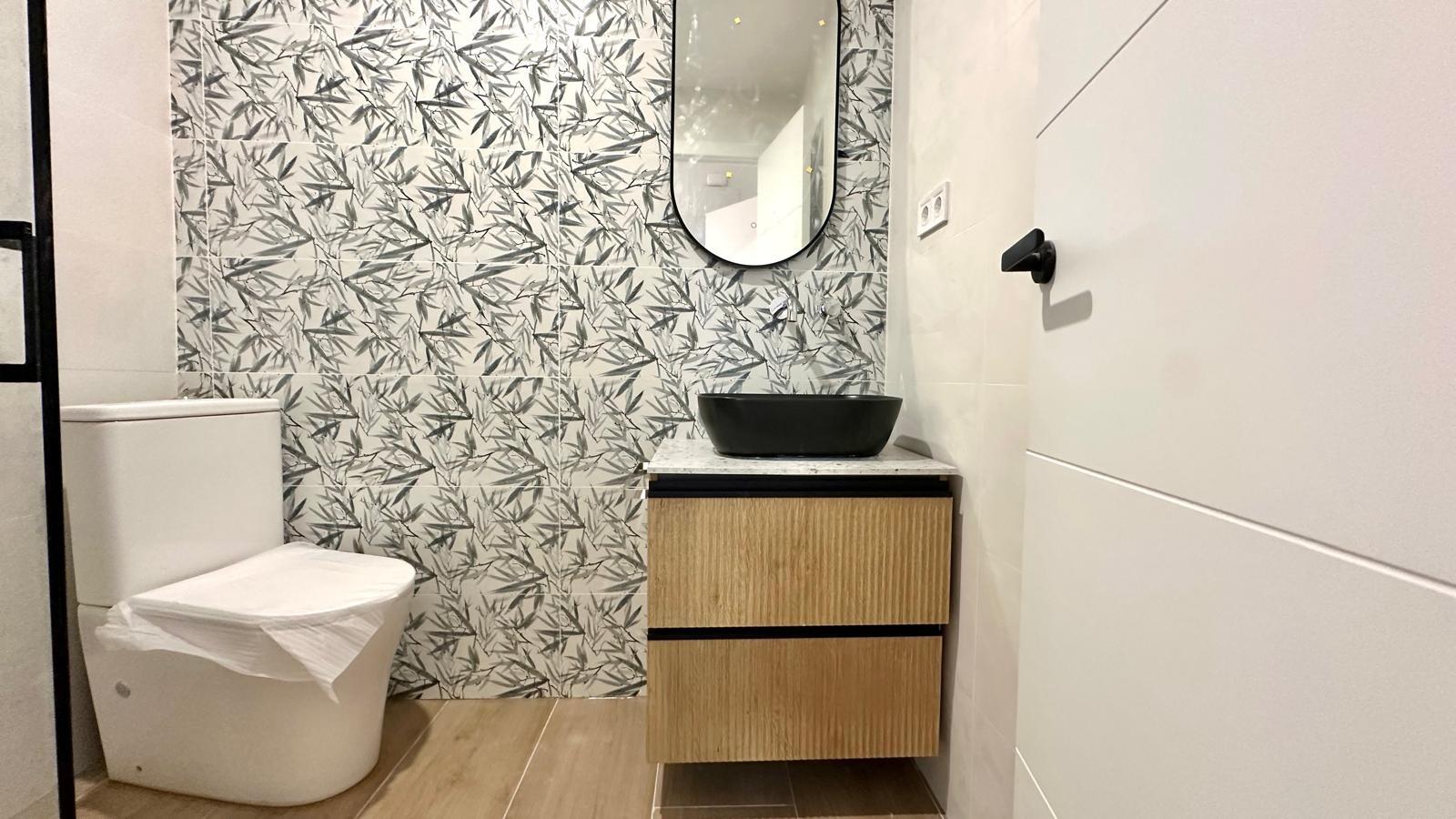 For sale - 3 Bedroom 2 Bathroom Apartment in Torrevieja - Centro  - Alicante