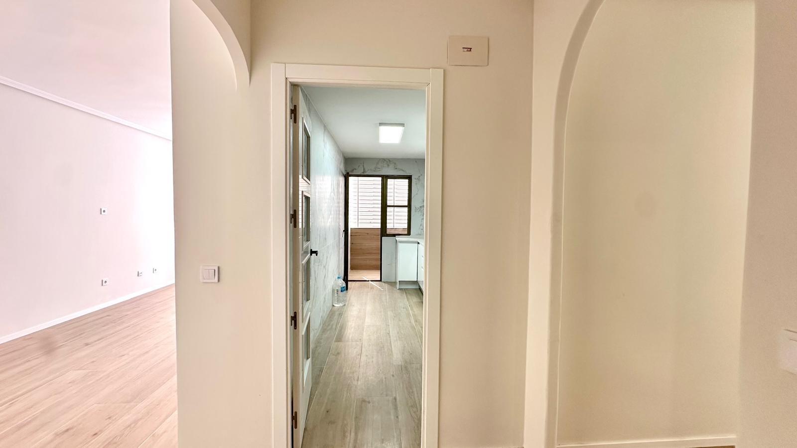 For sale - 3 Bedroom 2 Bathroom Apartment in Torrevieja - Centro  - Alicante