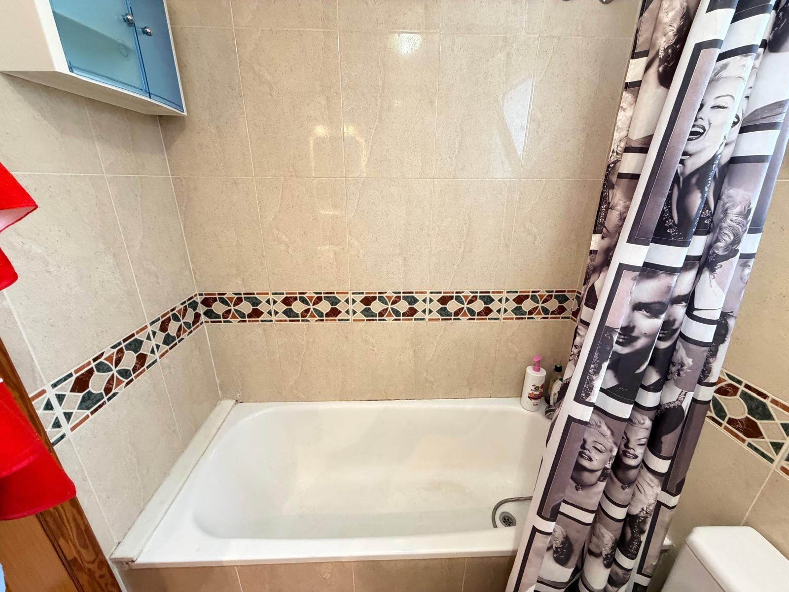 For sale - 2 Bedroom 1 Bathroom Apartment in Torrevieja - Playa Del Cura  - Alicante