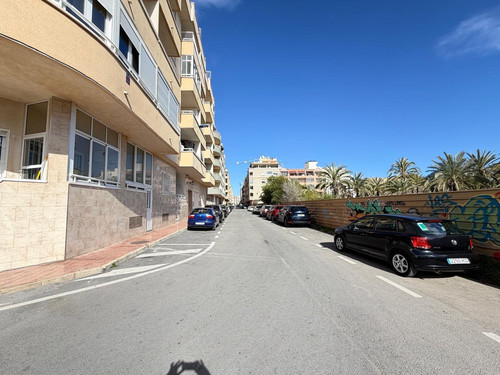 For sale - 2 Bedroom 1 Bathroom Apartment in Torrevieja - Playa Del Cura  - Alicante