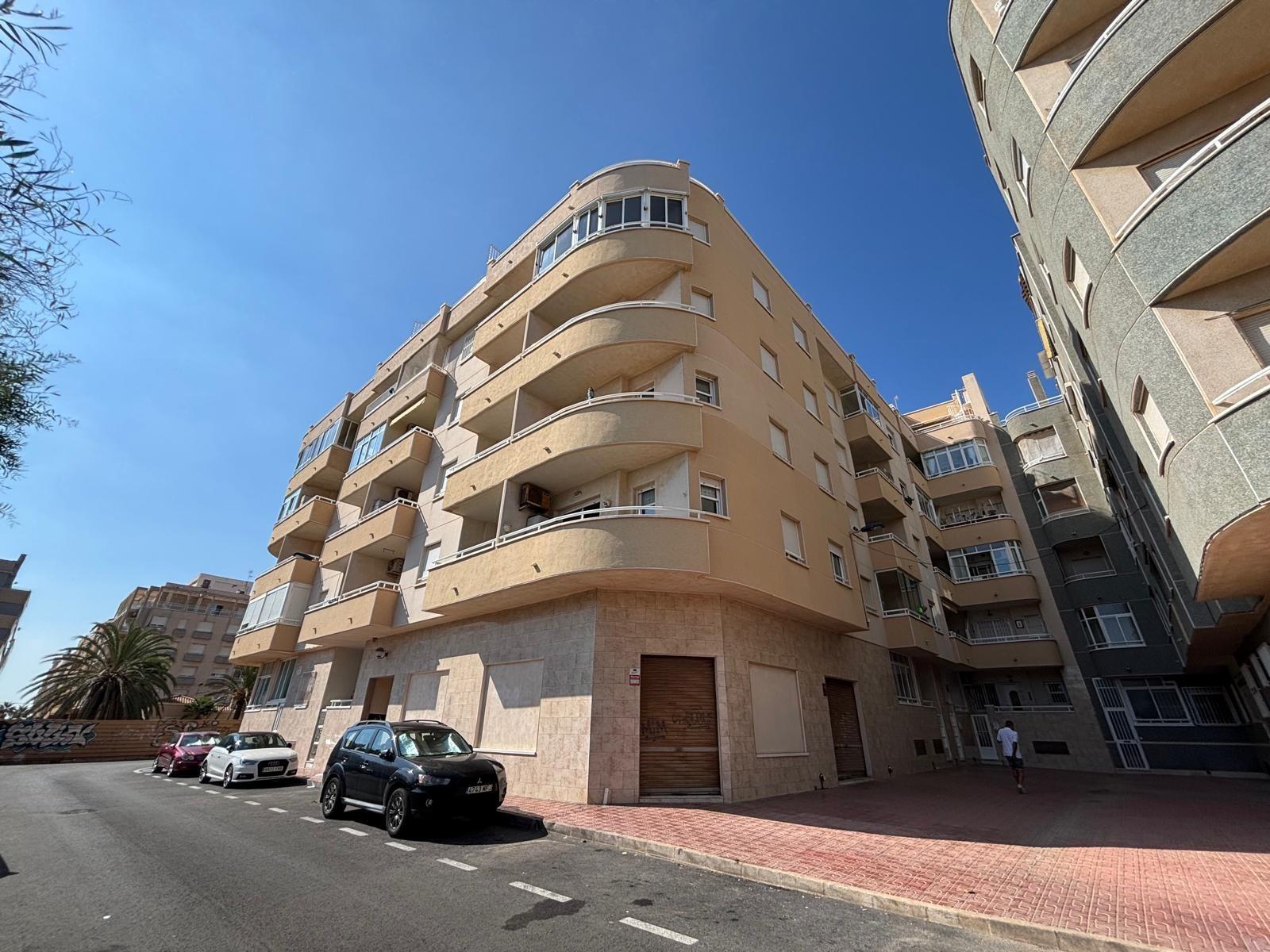 For sale - 3 Bedroom 2 Bathroom Apartment in Torrevieja - Playa Del Cura  - Alicante