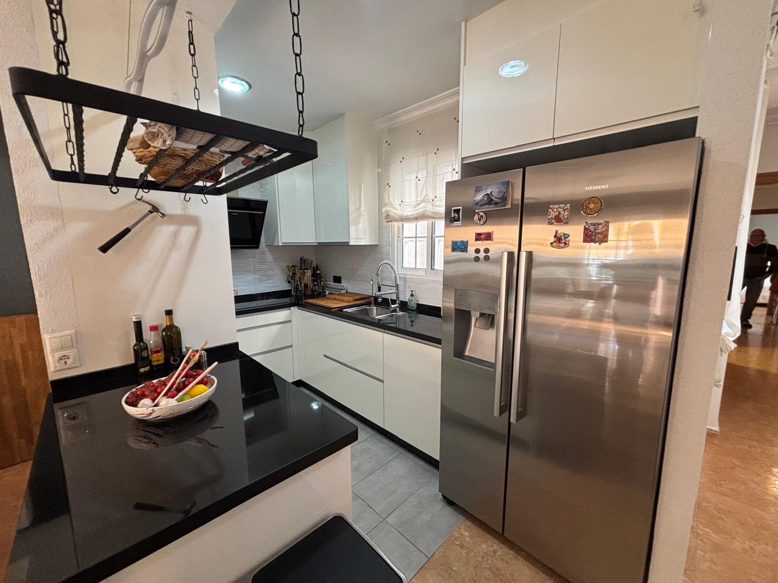 For sale - 3 Bedroom 2 Bathroom Apartment in Torrevieja - Torrevieja  - Alicante