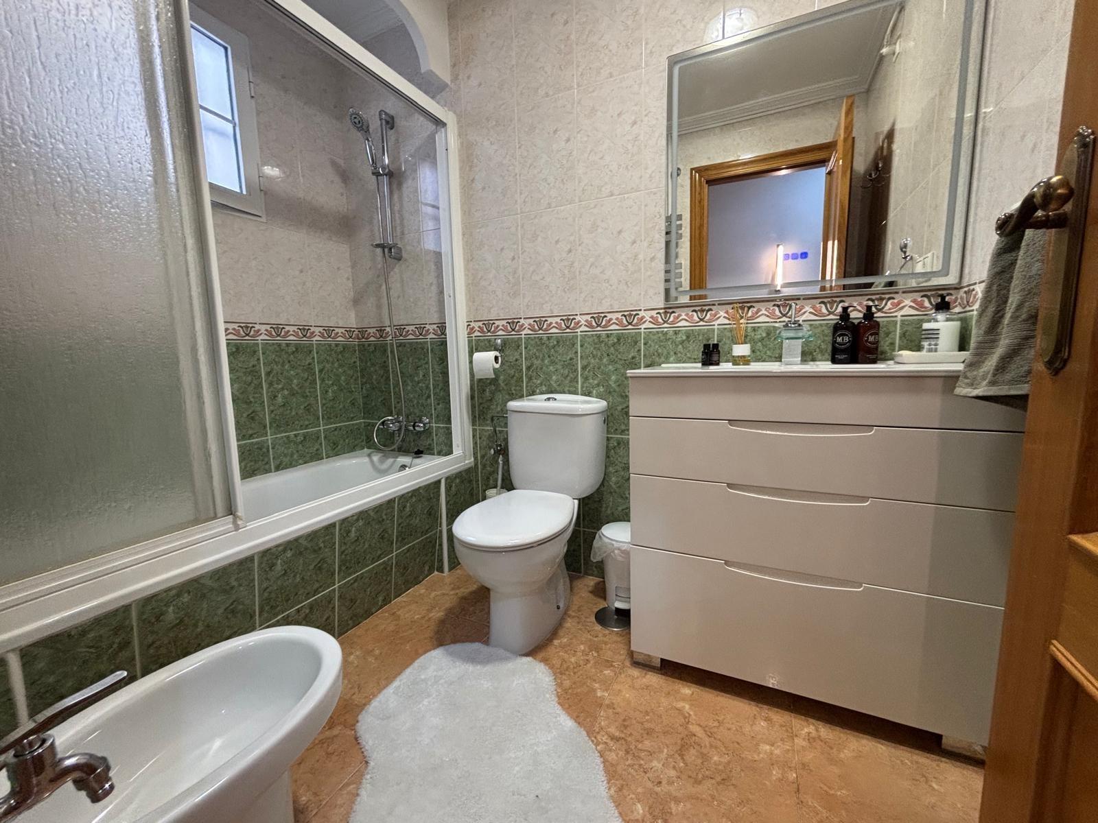 For sale - 3 Bedroom 2 Bathroom Apartment in Torrevieja - Torrevieja  - Alicante