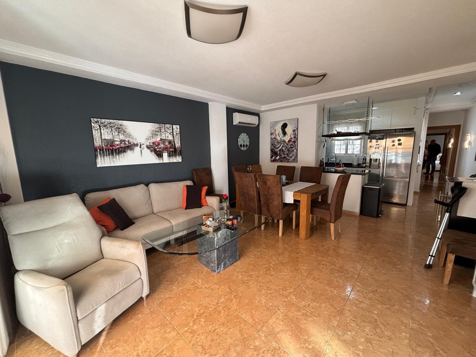 For sale - 3 Bedroom 2 Bathroom Apartment in Torrevieja - Torrevieja  - Alicante