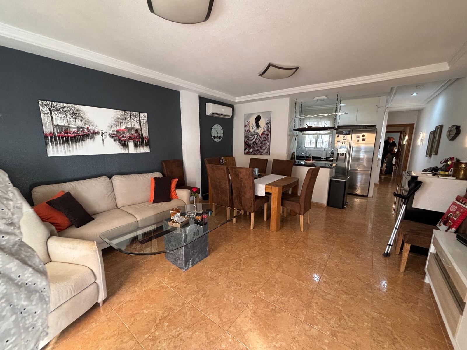 For sale - 3 Bedroom 2 Bathroom Apartment in Torrevieja - Torrevieja  - Alicante