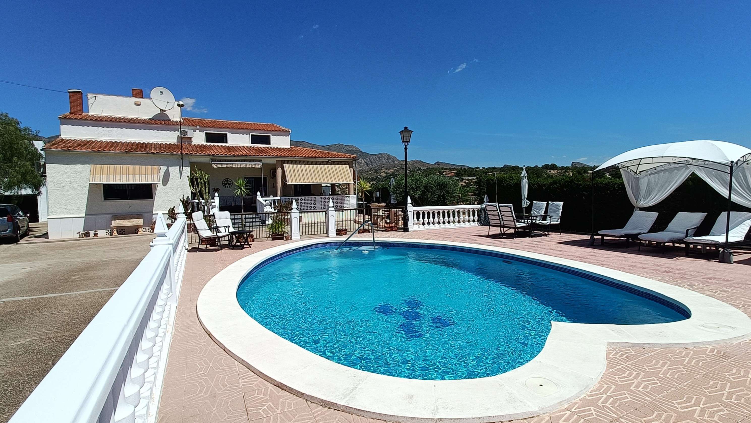 For sale - 6 Bedroom 4 Bathroom Villa in Crevillent - Inland  - Alicante